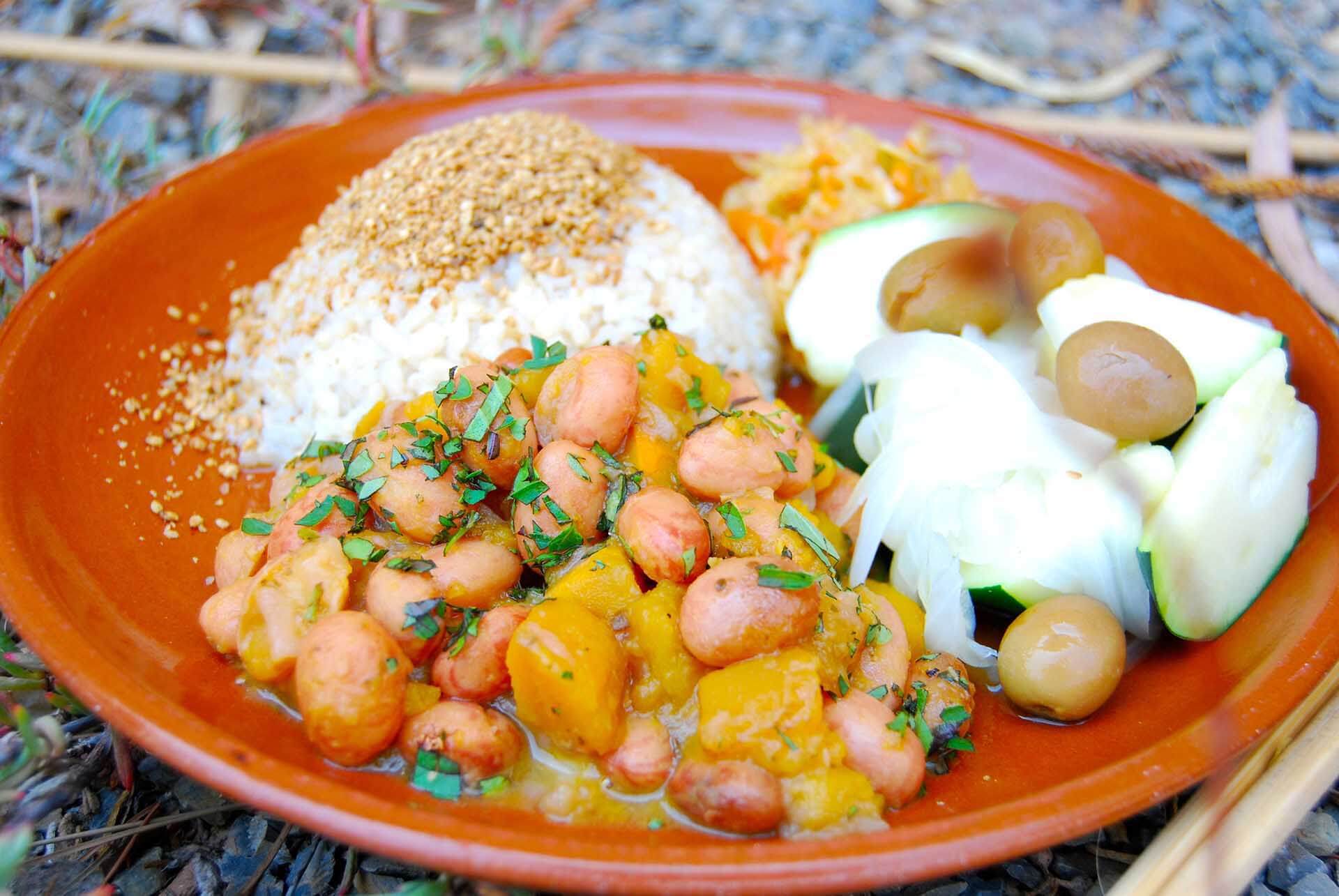 Estofado de alubias con hierbas frescas y calabaza